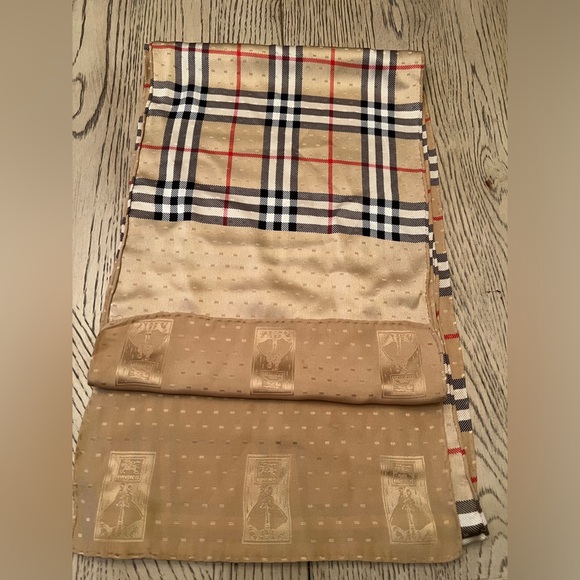 Vintage Burberry silk reversible scarf in signature Burberry Check - Picture 1 of 4